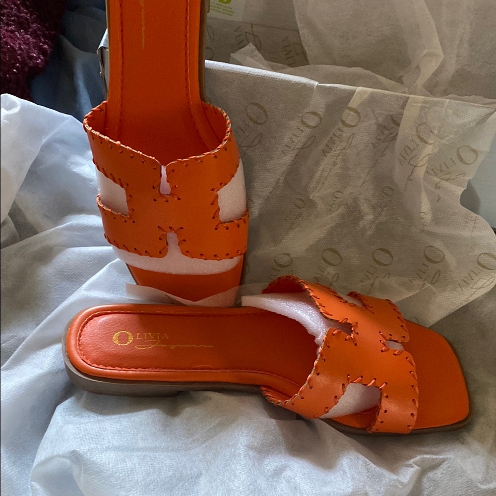 ‘Hermes’ -ish  size 7 Orange Sandals with Signature H Design